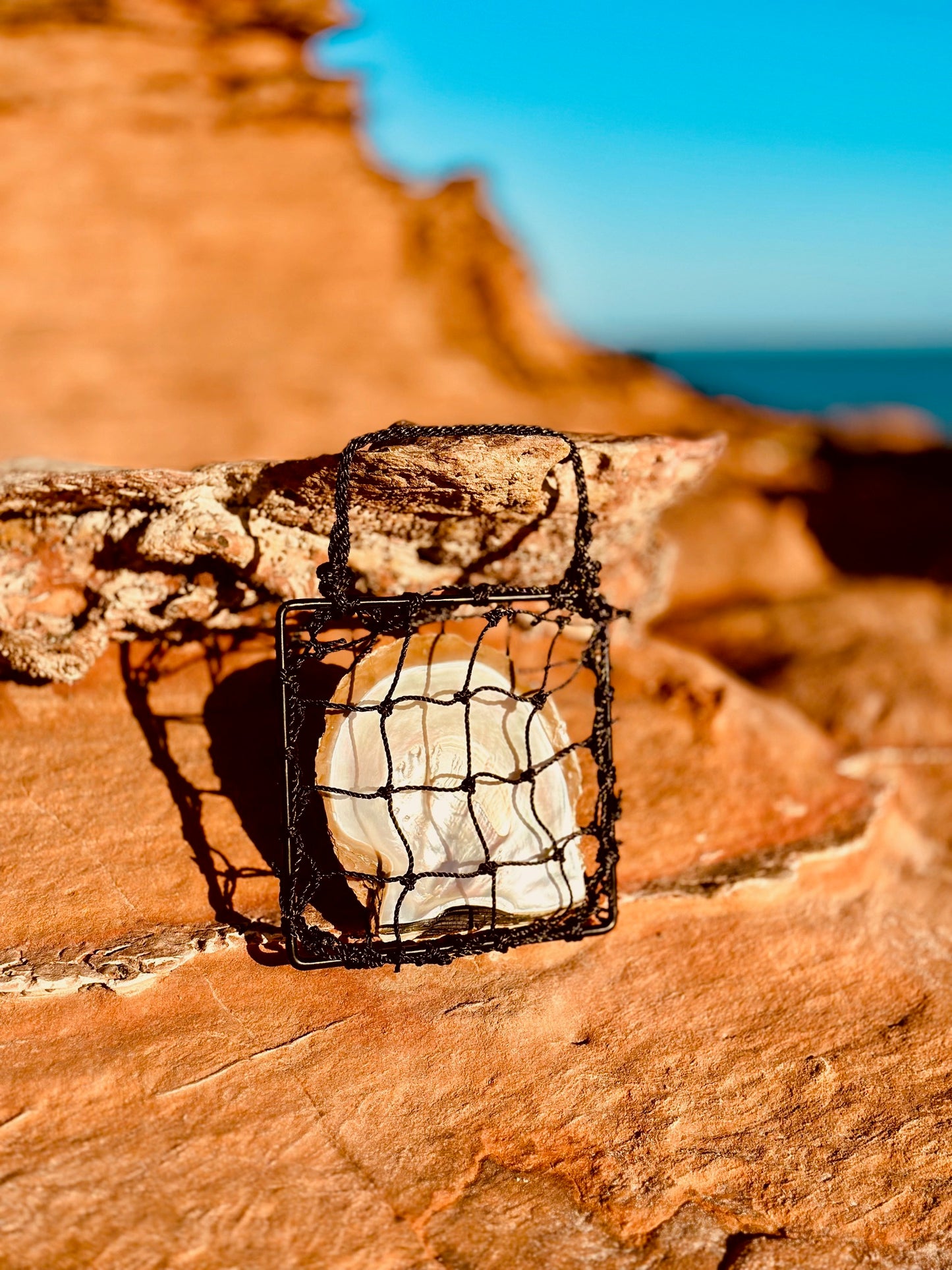 Single pocket pearl shell panel